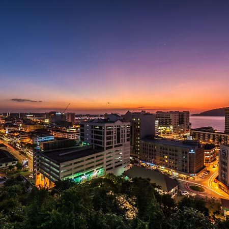 Holiday Inn Express Kota Kinabalu City Centre By Ihg Buitenkant foto