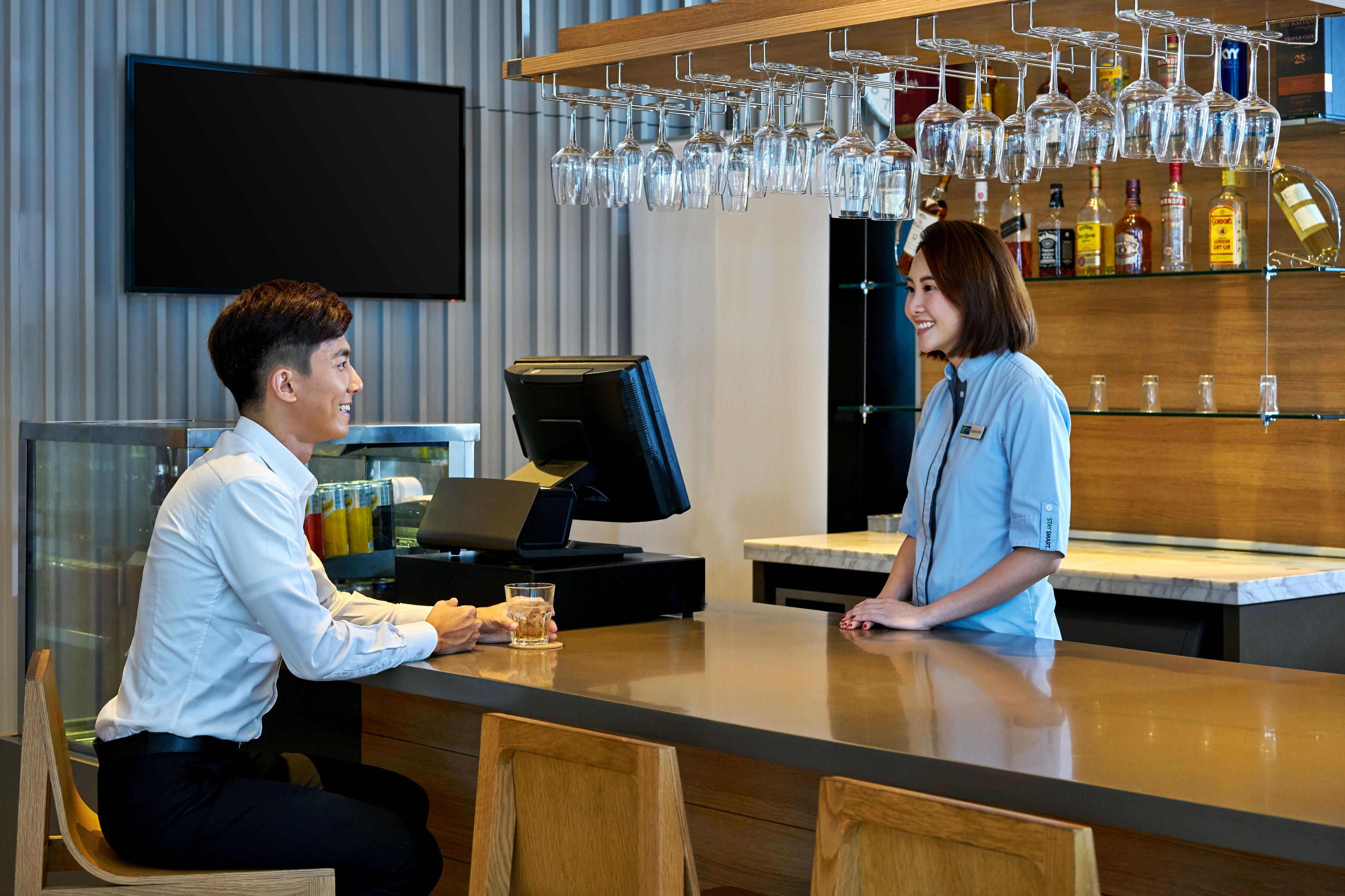 Holiday Inn Express Kota Kinabalu City Centre By Ihg Buitenkant foto