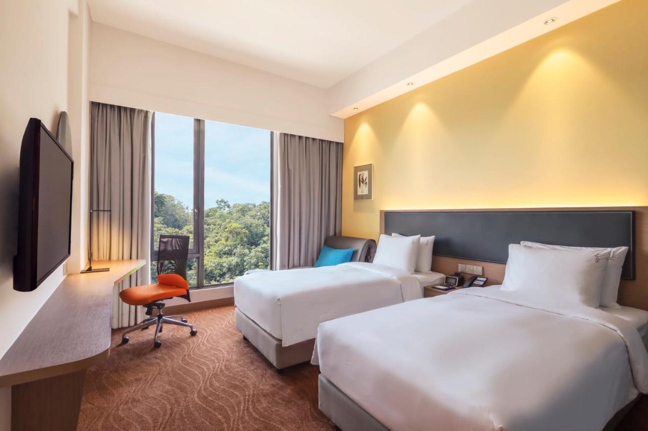 Holiday Inn Express Kota Kinabalu City Centre By Ihg Buitenkant foto