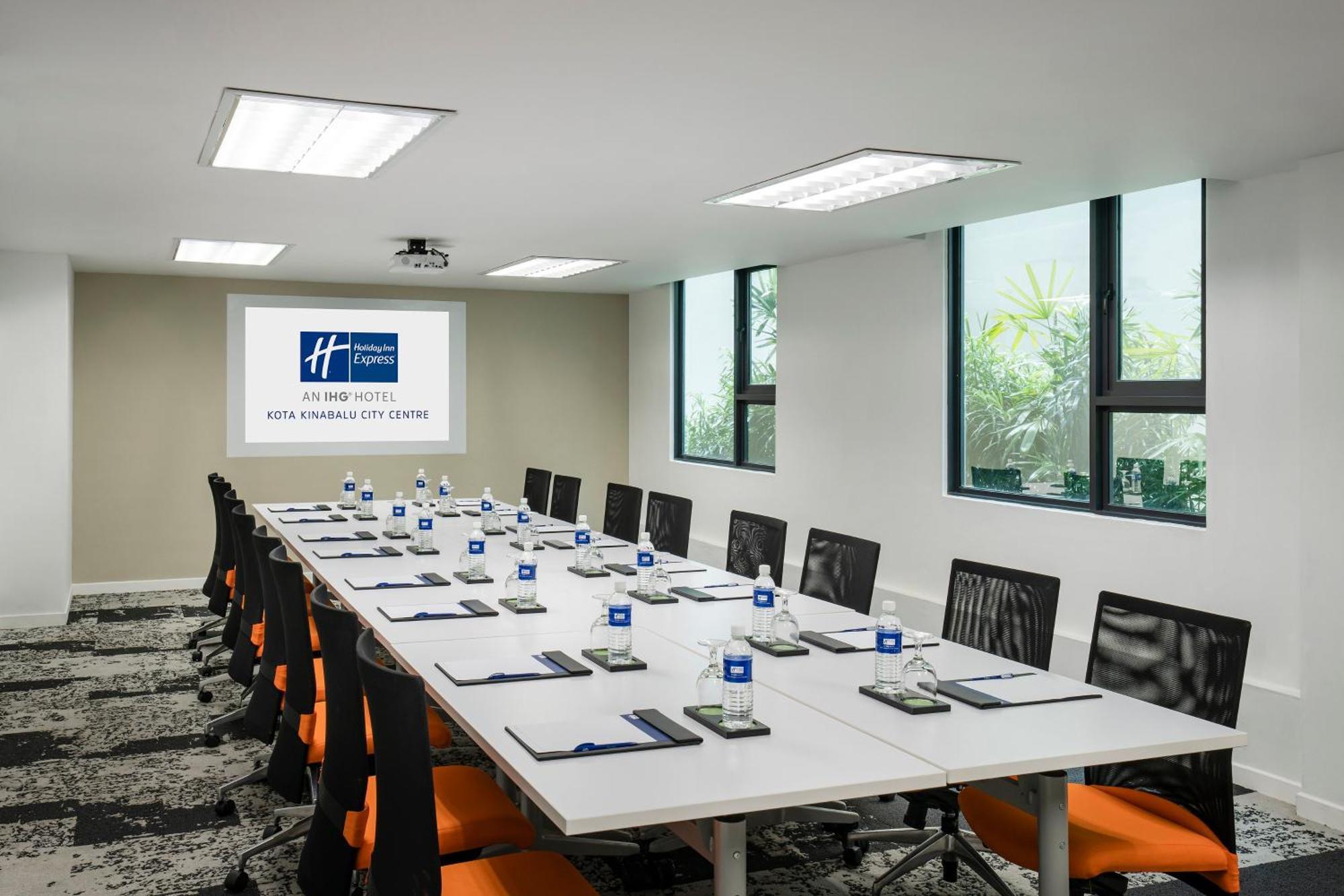 Holiday Inn Express Kota Kinabalu City Centre By Ihg Buitenkant foto