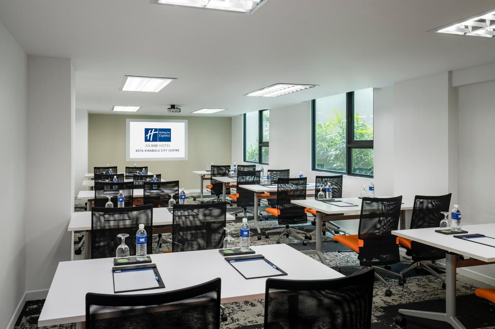 Holiday Inn Express Kota Kinabalu City Centre By Ihg Buitenkant foto