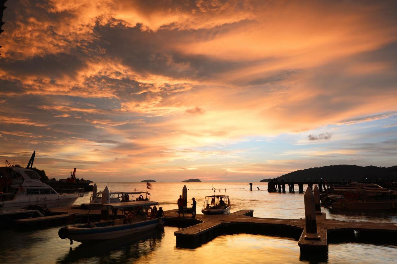 Holiday Inn Express Kota Kinabalu City Centre By Ihg Buitenkant foto